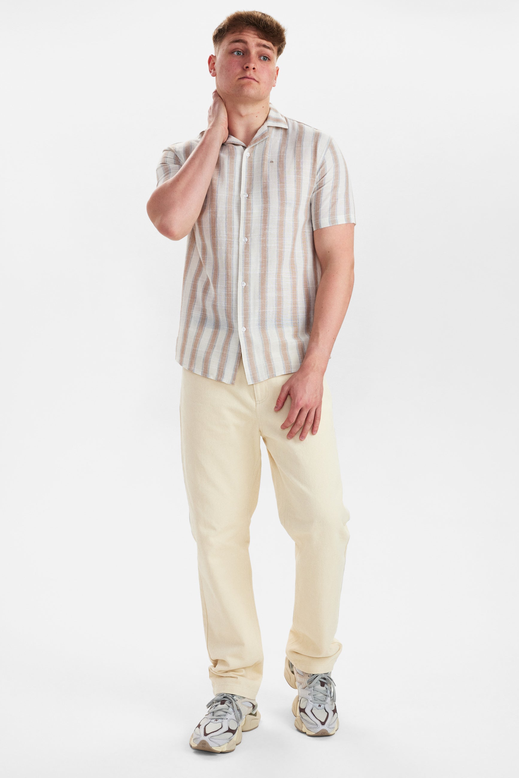 DXNMXRK. DX-Eason Outlet Tree House